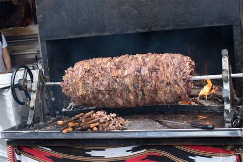 No Espeto Tradicional De Doner Do Turco No Polo Foto De Stock Imagem