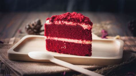 Así se prepara el bizcocho red velvet un clásico de la pastelería