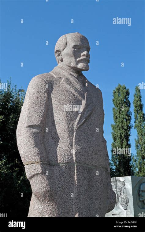 Statua Di Vladimir Lenin Il Monumento Caduti Park Parco Muzeon Delle