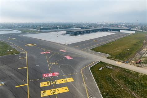 Lotnisko W Radomiu Jakie Lokale B D Dzia A W Terminalu Znany Jest