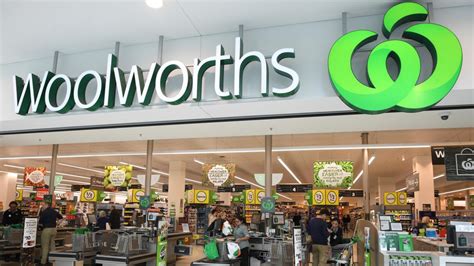 Woolworths supermarket Easter 2021 long weekend trading hours | 7NEWS