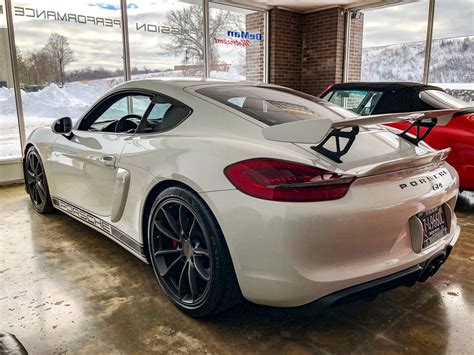 2016 Porsche Cayman GT4 - White and Black • DeMan Motorsport