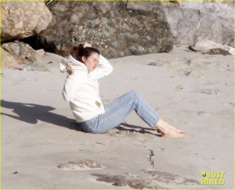 Shailene Woodley & Aaron Rodgers Cuddle Their Dog at the Beach in Cute ...