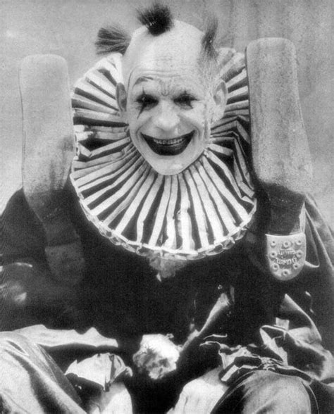 Creepy Vintage Halloween 34 Old Photos Of Clowns You Might Not Want To Meet At Night ~ Vintage