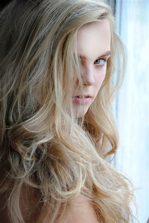 I came across a VERY sussy "girl" streamer... : r/AdmiralBulldog