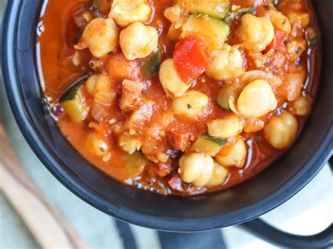 How To Make Vegetarian Friendly Spanish Chickpea Stew