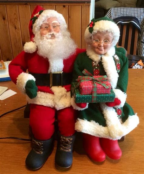 Santa And Mrs Claus Animated Figures On A Bench In Ivybridge Devon