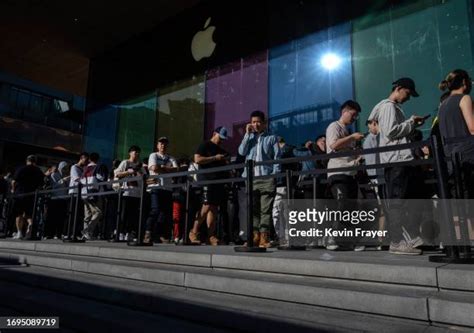 Apple Store Beijing Photos And Premium High Res Pictures Getty Images