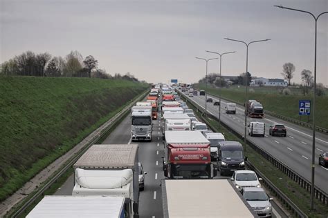 Gigantyczny Korek Na A Przed Bramkami Go Uski Oraz Na S Dosz O Do