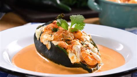 Recibe Al Mes Patrio Con Estos Exquisitos Chiles Rellenos De Pollo