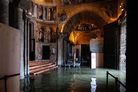 Photos Of Venice Show The City Submerged After Its Worst Flood Tide In ...