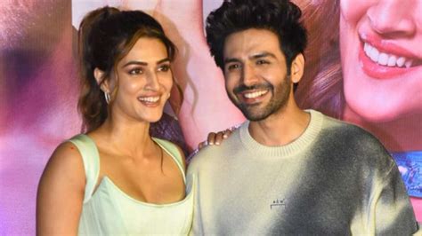 Shehzada Kartik Aaryan Turns Paparazzo At Film Screening Kriti Sanon