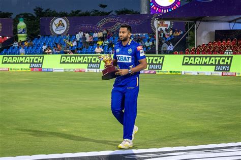 Lyca Kovai Kings Captain M Shahrukh Khan With The Tnpl Trophy