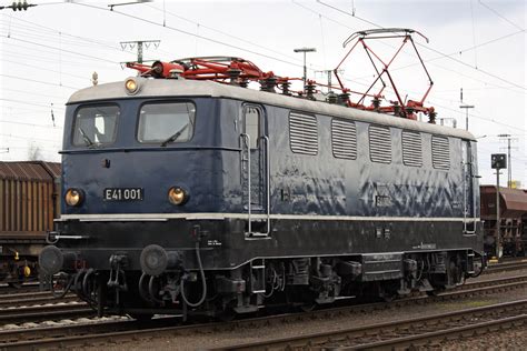 E41 001 bei der Lokparade im DB Museum Koblenz Lützel am 03 04 2010