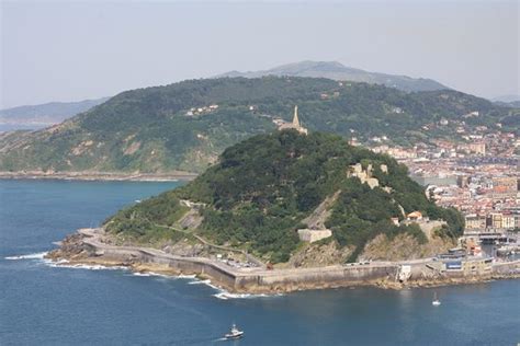 Hike Up Mont Urgell Monte Urgull San Sebastian Donostia Traveller