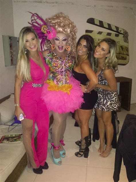 DRAG QUEEN TCHAKA Andressa Urach Pelada Cobertura Completa Copa De