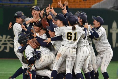 神戸弘陵が女子高校野球の日本一 「選抜」決勝で花巻東下す東京ドームに笑顔と涙 Full Count