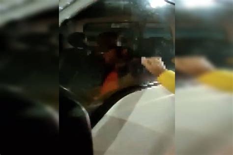 Vídeo Motorista bêbado é preso ao dormir em caminhão no meio da rua