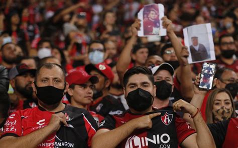 Afición de Atlas no olvidó en la Final a todos sus seres queridos