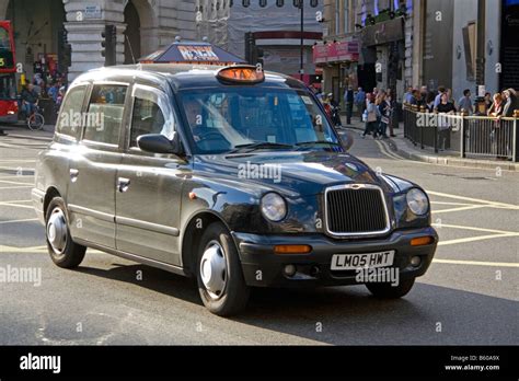 Hackney Taxi Cab In The City Of London England Stock Photo Alamy