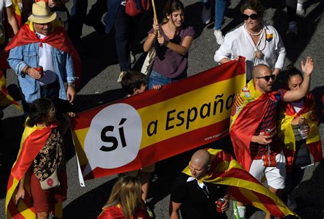 Dui Manifestación En Barcelona Contra La Independencia De Cataluña En Imágenes Manifestación