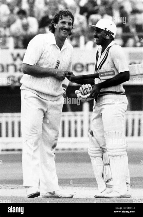 Ian Botham Is The First To Congratulate Javed Miandad On Reaching 50