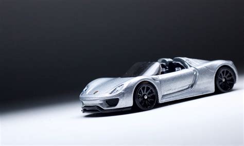 A Tale Of Two Porsches The New Hot Wheels 918 Spyder Is A Major Upgrade Over The Concept