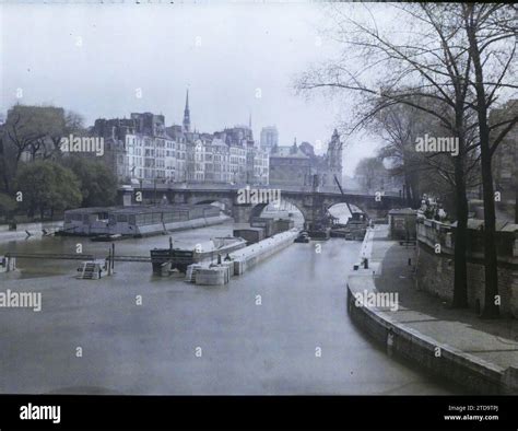 Paris 1st Arr France The Monnaie Dam And The Pont Neuf From The