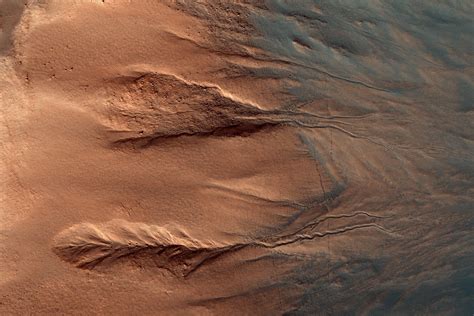 New Hirise Image Views Contrasting Colors Of Crater Dunes And Gullies