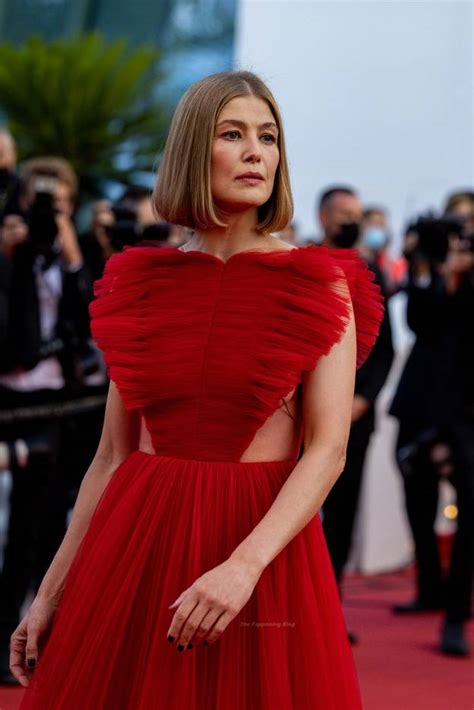 Rosamund Pike Tits Photos Fappenism