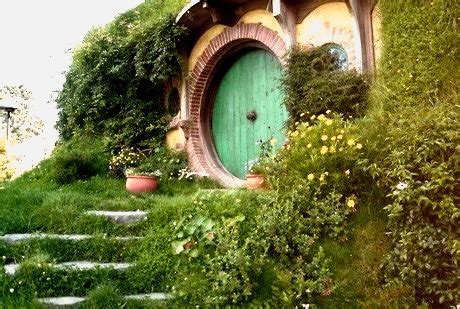 Hobbit House, New Zealand – Trevor Wanderlust