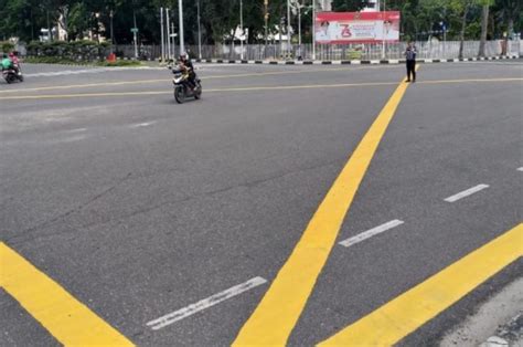 Sering Lihat Ternyata Fungsi Garis Kotak Kuning Di Perempatan Lebih Penting Dari Traffic Light