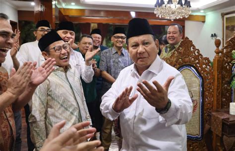 Saat Prabowo Subianto Joget di Depan Cak Imin : Okezone Nasional