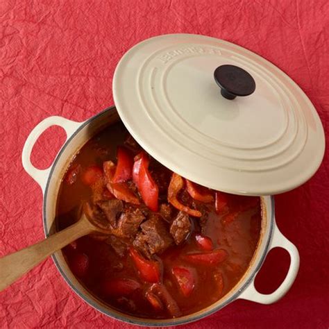 Gulasch Rezept für den Klassiker ESSEN UND TRINKEN