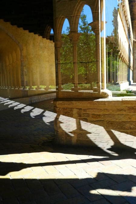 Minimalismo En El Claustro De Pedralbes