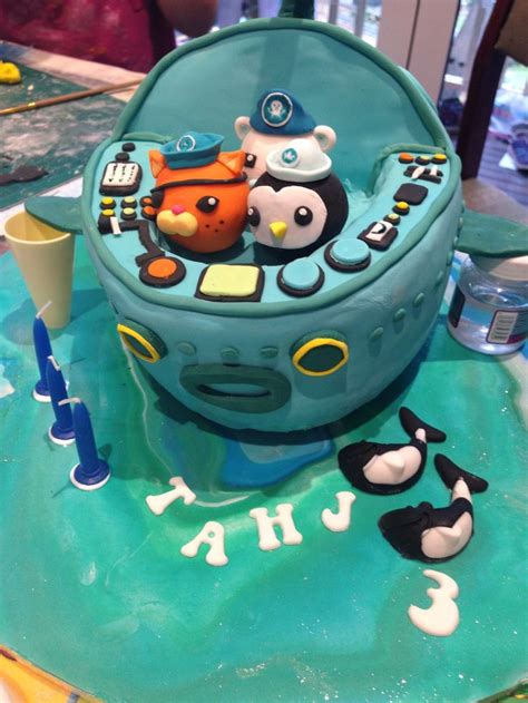 Octonauts cake Gup A Milk chocolate mud cake; milk chocolate ganache ...