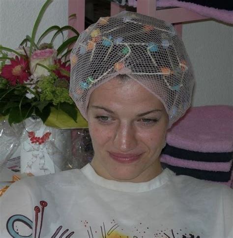 Voilette Sur Des Bigoudis En Mousse In 2023 Hair Rollers New Perm