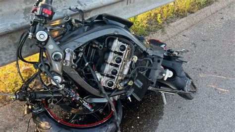 Puglia Incidente Sulla Statale Perde Il Controllo Della Moto Muore