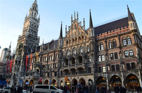 The Famous Rathaus in Munich, Germany | Cities in germany, Time in