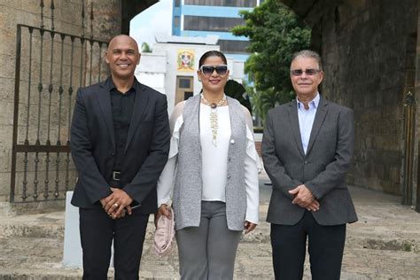 Adompretur Celebra 45 Aniversario Con Ofrenda Floral En Altar De La