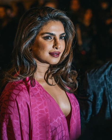 Looking Gorgeous At The Valentino Fashion Show Rpriyankachopra