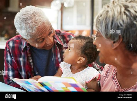 Grandfather Reading To Children Hi Res Stock Photography And Images Alamy