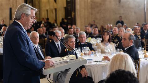 Se Realiz La Cena Anual De Camarader A De Las Fuerzas Armadas