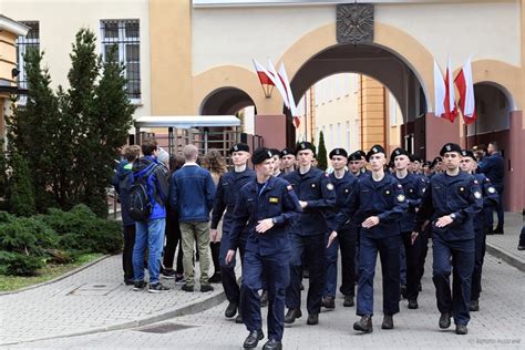 Lubowanie Nowych Podchor Ych Akademii Marynarki Wojennej W Gdyni