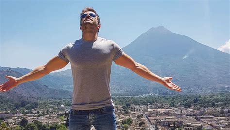 El Cantante Pablo Albor N Visit Antigua Guatemala