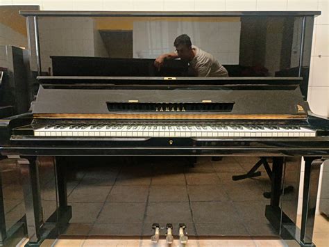 Pianoforte Yamaha U3 H restaurato Yamaha con certificato con trasporto e panca inclusi