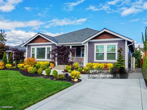 Modern Custom Suburban Home Exterior High-Res Stock Photo - Getty Images