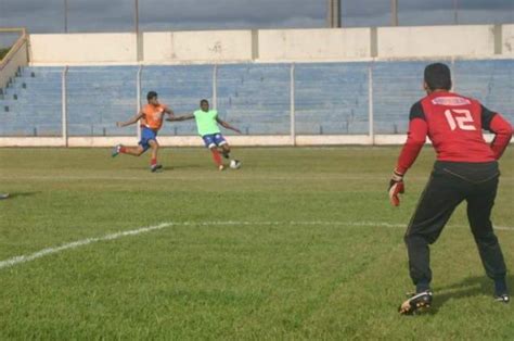 Comercial faz último treino antes de partida contra o Vasco Esportes