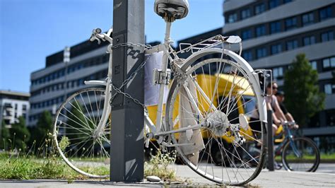 Fahrrad Club klagt Immer wieder schwere Unfälle beim Rechtsabbiegen