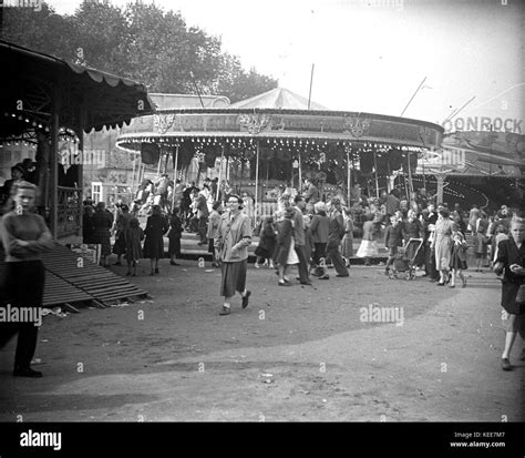 Funfair 1950s Hi Res Stock Photography And Images Alamy